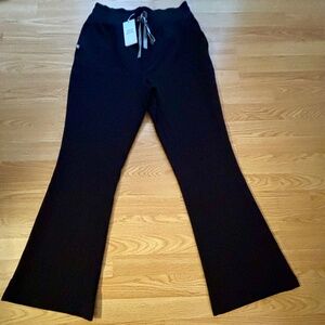 FIGS Cordova High Waisted Flare Scrub Pant-Black, Size Medium with Tags
